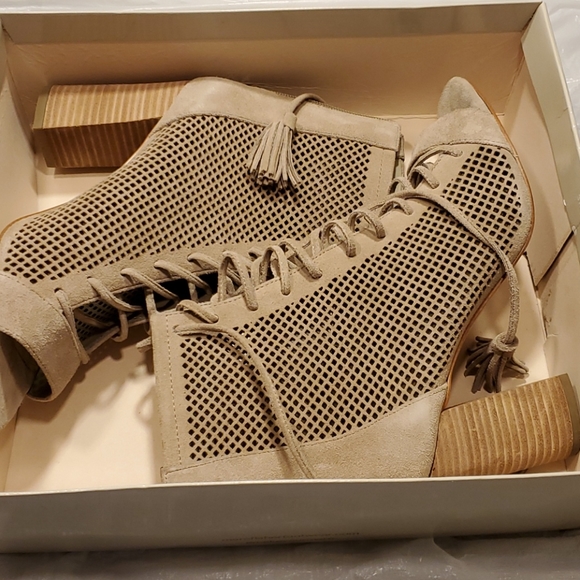 Marc Fisher Booties Size 9 - Picture 7 of 9